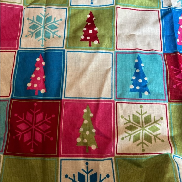 Christmas Shower curtain with 12 shower curtain hooks - Picture 1 of 3